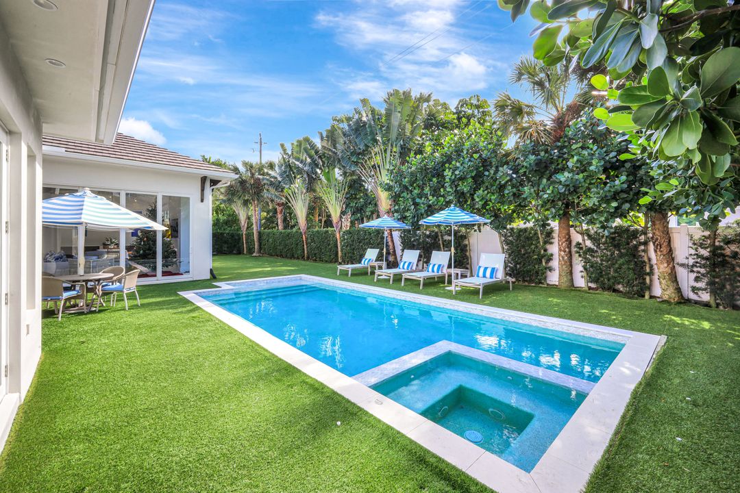 680 Wedge Dr, Naples, FL 34103