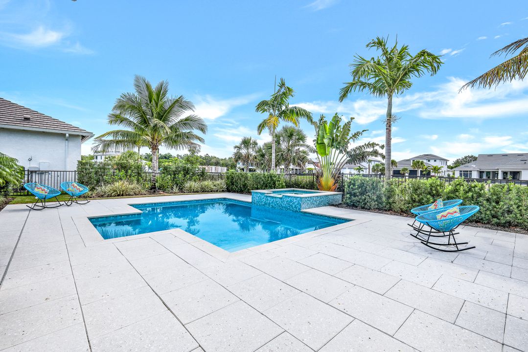 16724 Enclave Cir, Naples, FL 34110