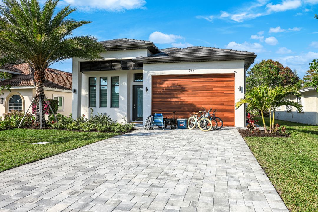 575 93rd Ave N, Naples, FL 34108