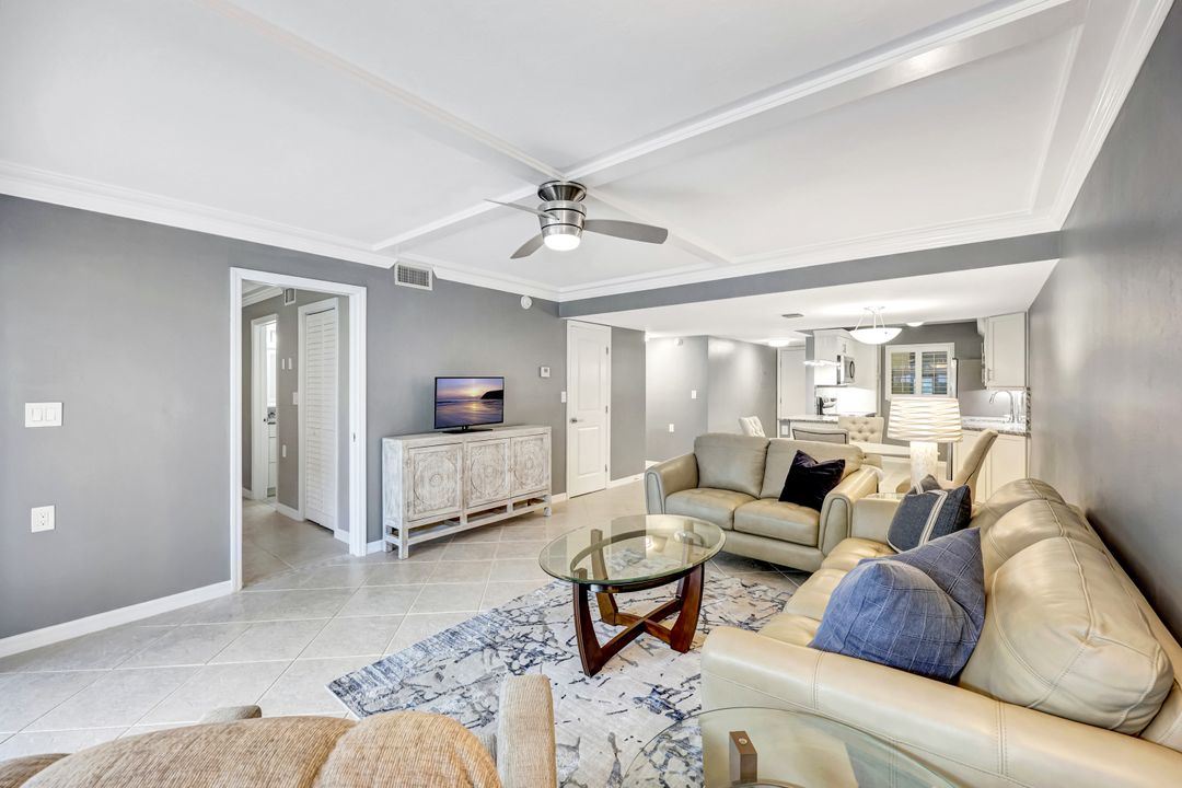 900 8th Ave S #104, Naples, FL 34102