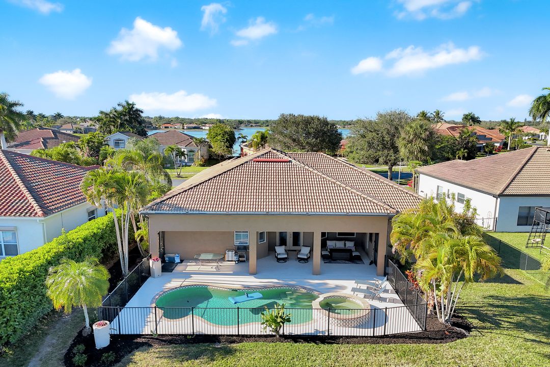 2143 Grove Dr, Naples, FL 34120