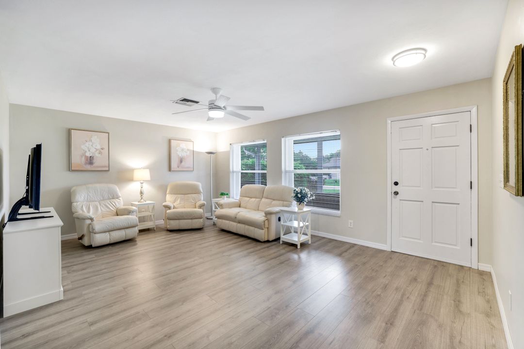 695 104th Ave N, Naples, FL 34108