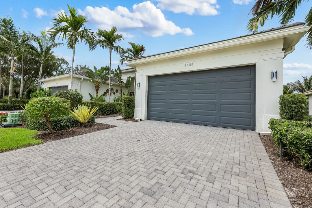 28393 Turin Ct, Bonita Springs, FL 34135