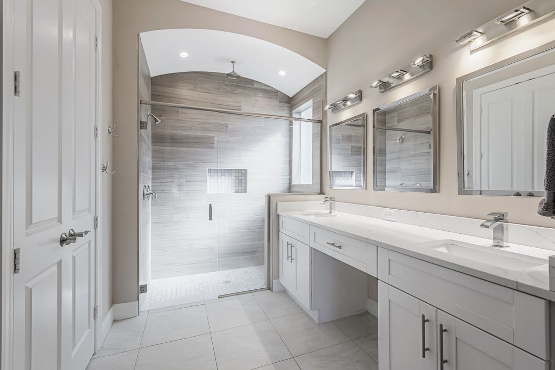 838 95th Ave N, Naples, FL 34108