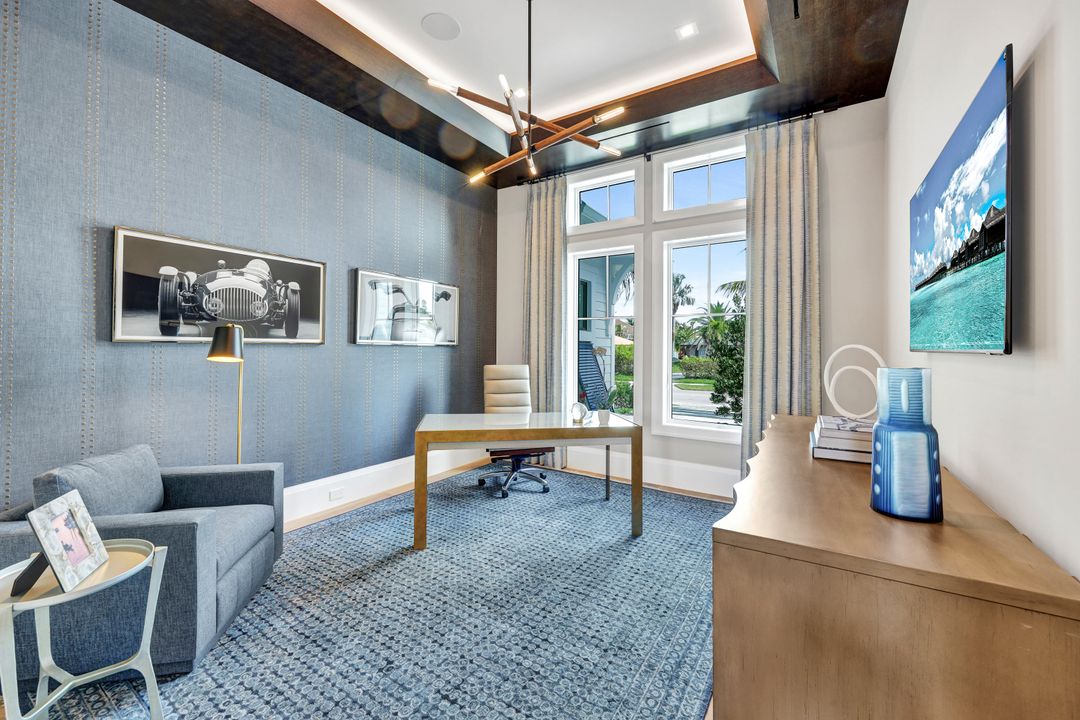 3637 Crayton Rd, Naples, FL 34103