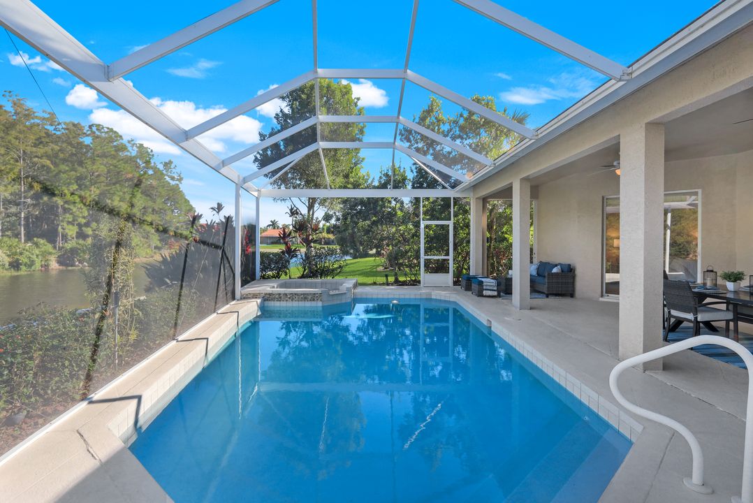 10824 Pond Ridge Dr, Fort Myers, FL 33913