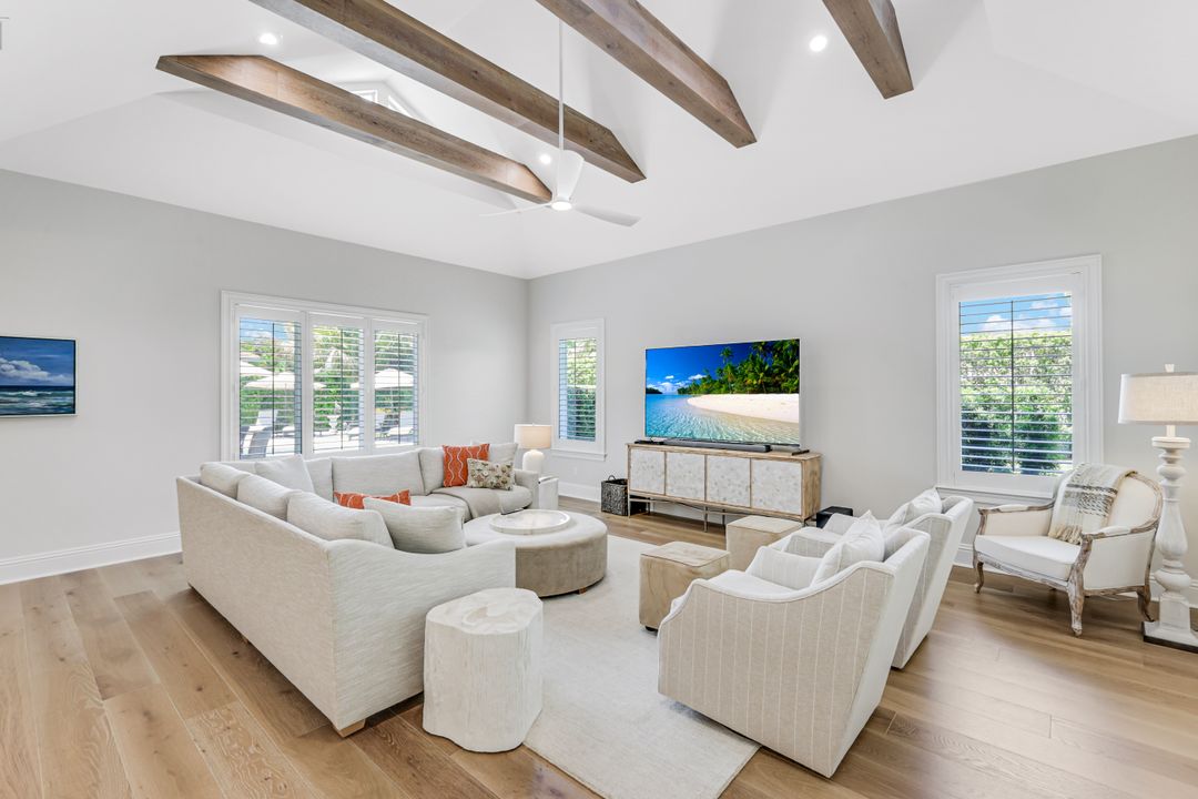 641 Pine Ct, Naples, FL 34102