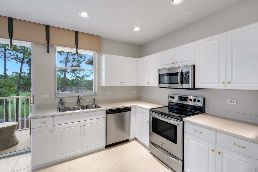 8231 Parkstone Pl #301, Naples, FL 34120