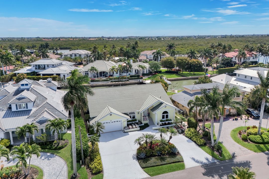 2147 Snook Dr, Naples, FL 34102