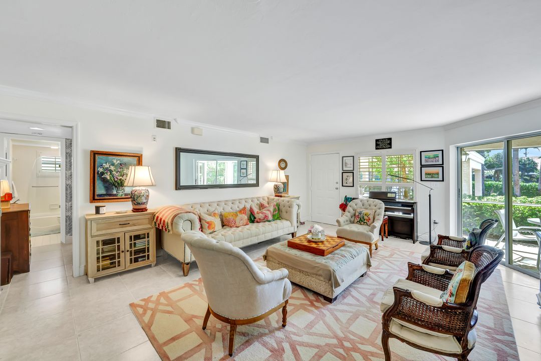 5637 Turtle Bay Dr #17, Naples, FL 34108