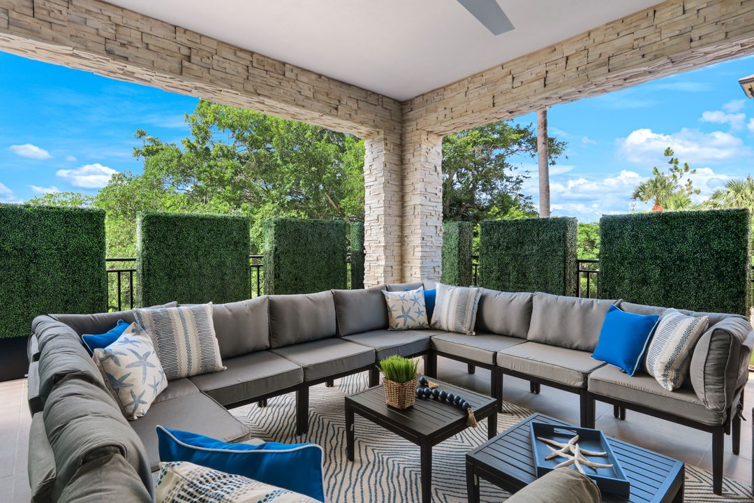 1130 3rd Ave S #207, Naples, FL 34102