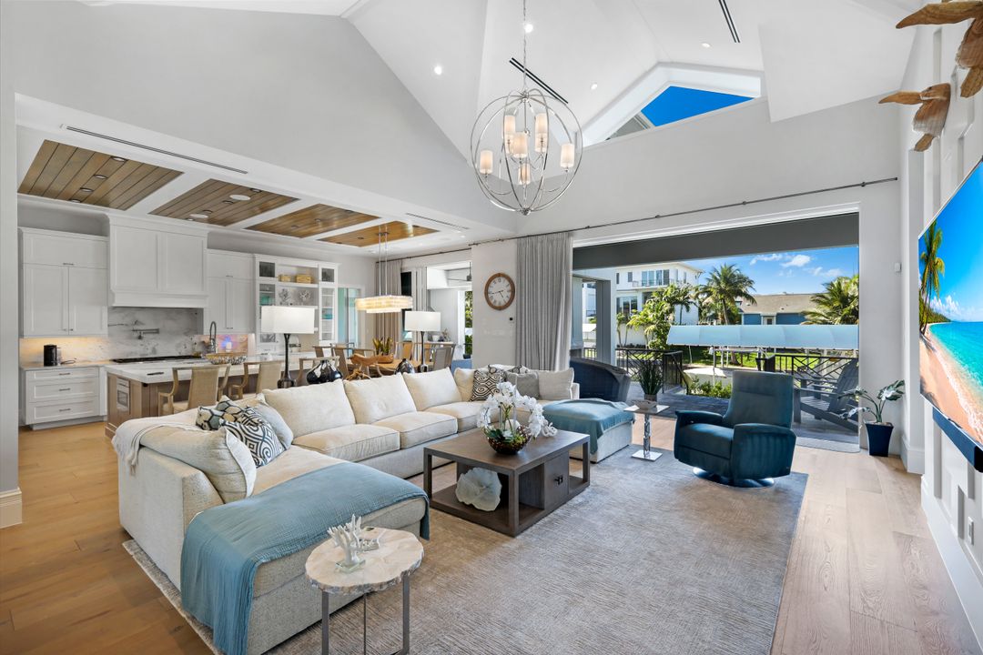 103 Bayview Ave, Naples, FL 34108
