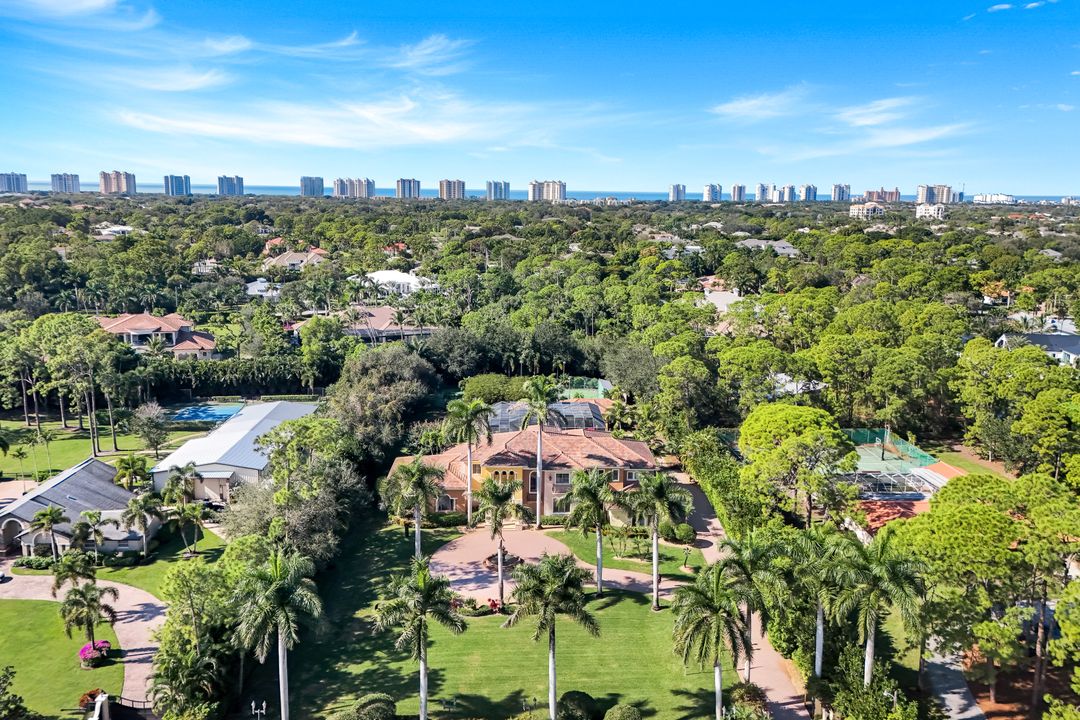 683 Hickory Rd, Naples, FL 34108