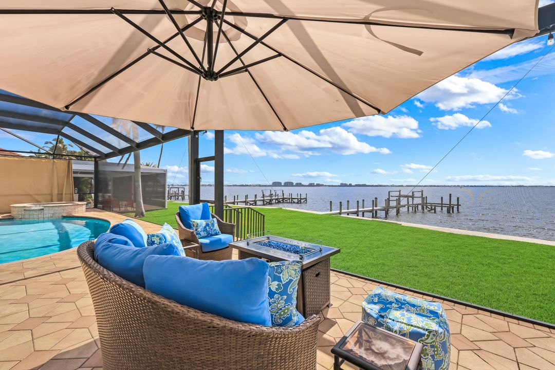 1028 Dolphin Dr, Cape Coral, FL 33904