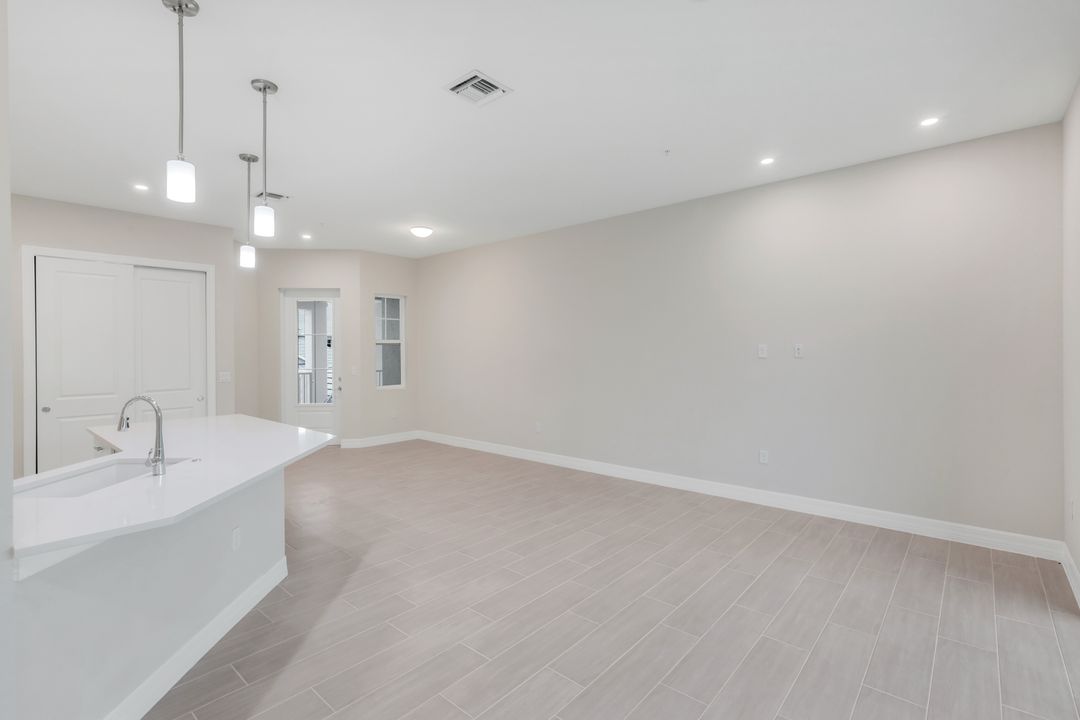 280 Antilles Wy E #101, Naples, FL 34112