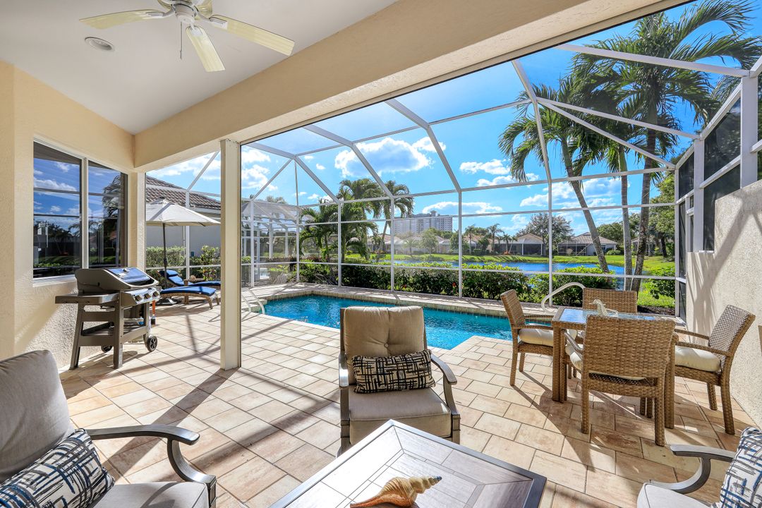 463 Tullamore Ln, Naples, FL 34110