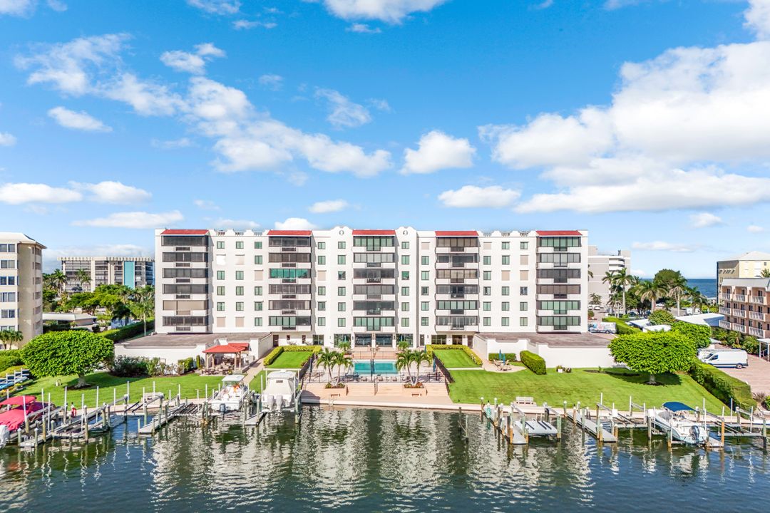 3430 Gulf Shore Blvd N #5J, Naples, FL 34103