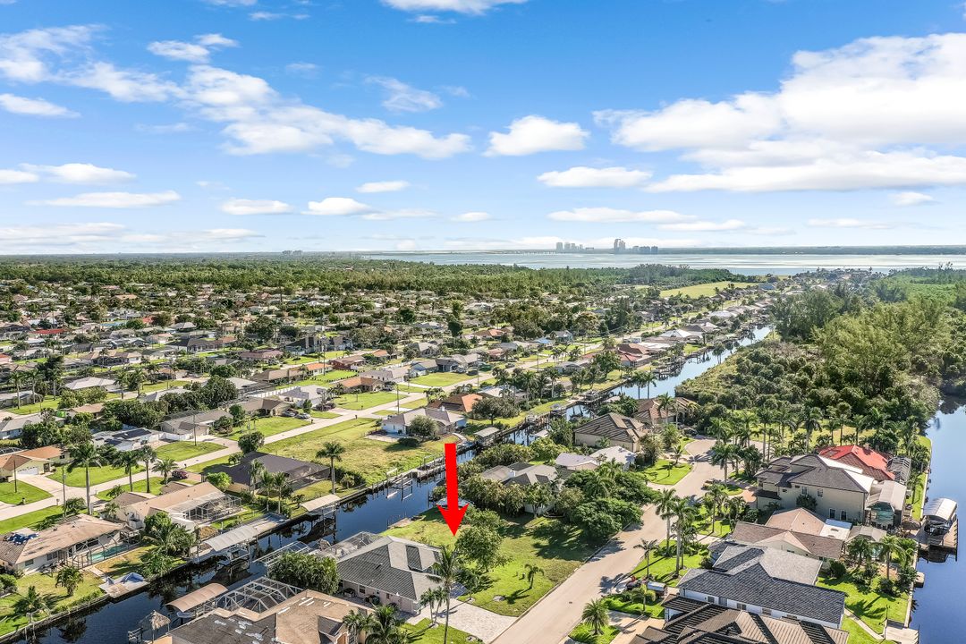 2055 Ottersrest Ln, Cape Coral, FL 33990