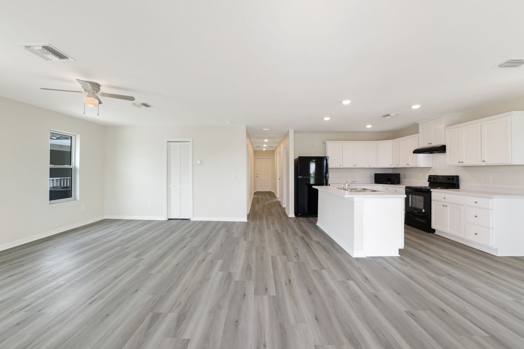 627 Palm Dr, Naples, FL 34114