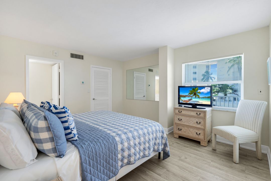 3443 Gulf Shore Blvd N #313, Naples, FL 34103
