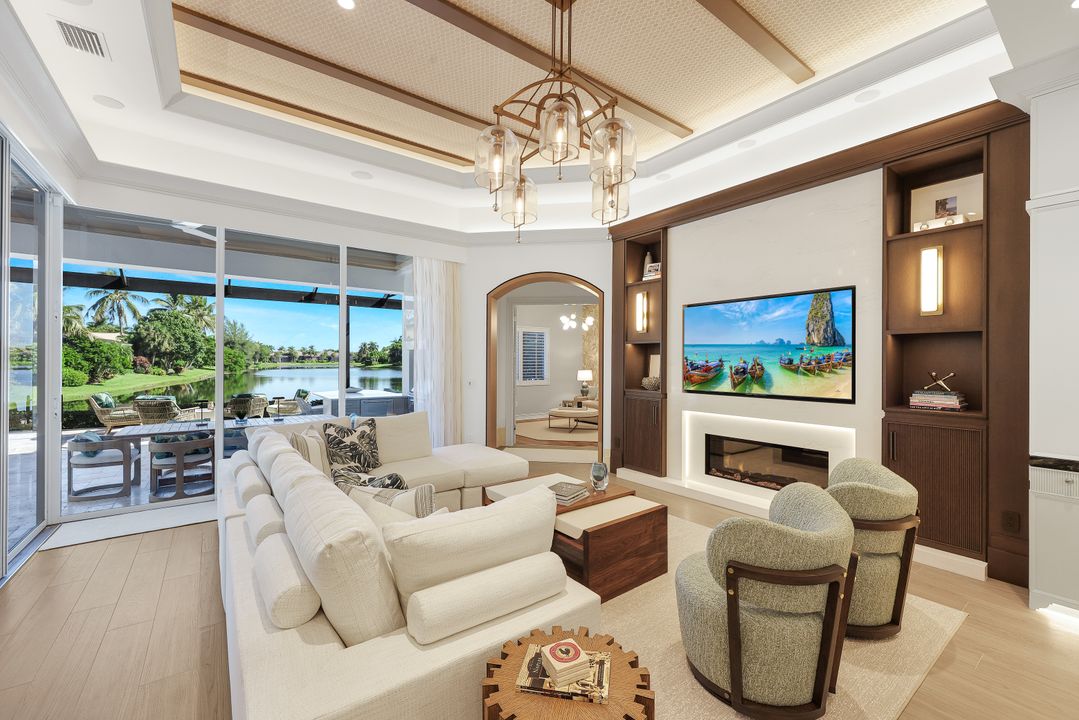 8871 Shenendoah Cir, Naples, FL 34113