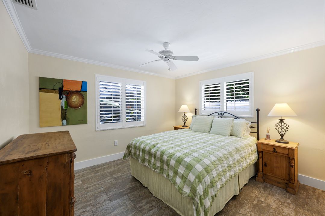725 Old Trail Dr, Naples, FL 34103