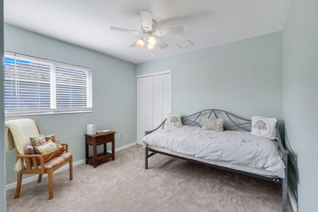 9814 Country Oaks Dr, Fort Myers, FL 33967