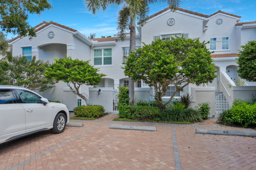 8380 Excalibur Cir #H3, Naples, FL 34108