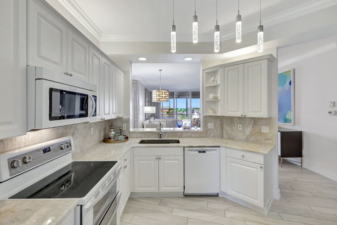 410 Flagship Dr #501, Naples, FL 34108