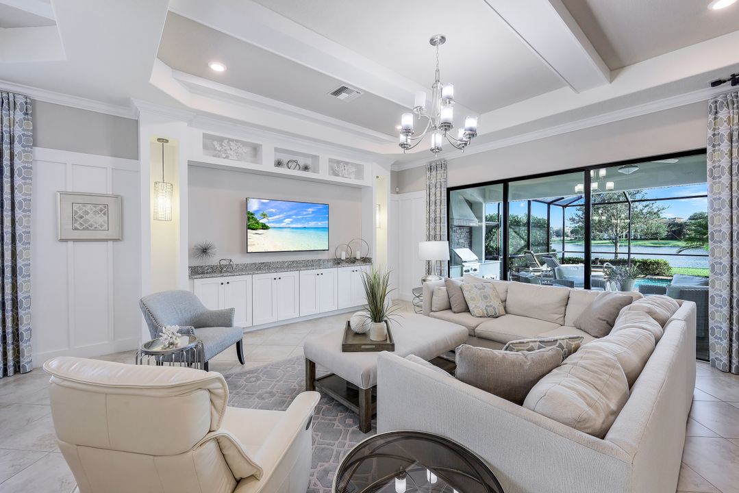 2939 Aviamar Cir, Naples, FL 34114