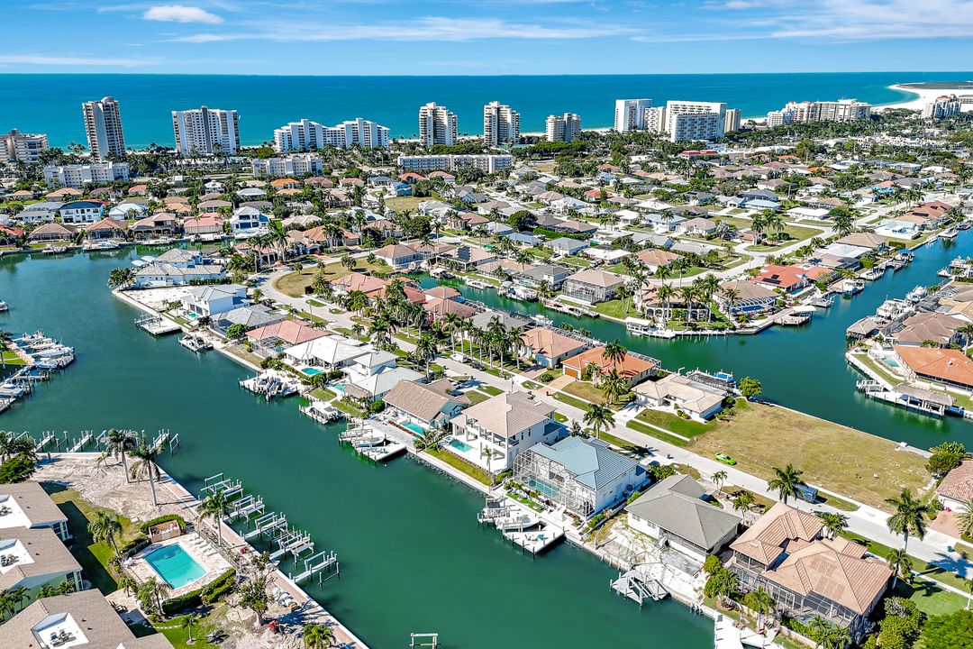 860 Banyan Ct, Marco Island, FL 34145