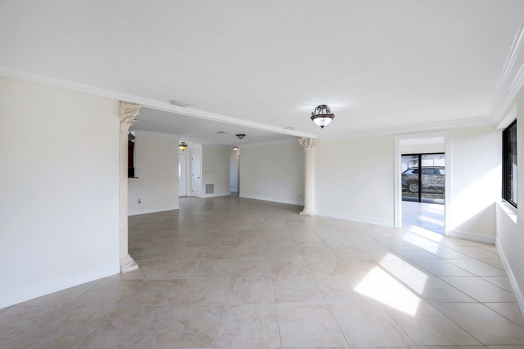 2270 42nd St SW, Naples, FL 34116