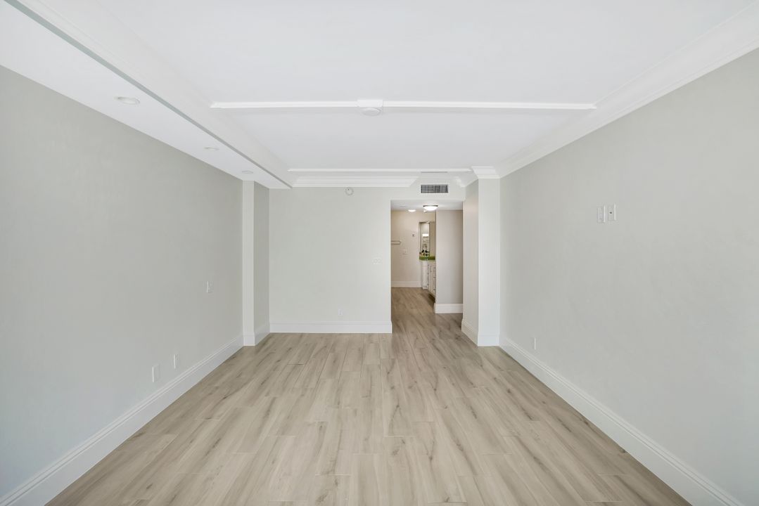 4401 Gulf Shore Blvd N #205, Naples, FL 34103