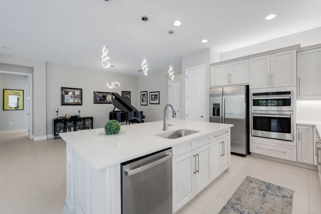11855 Gardenia Ave, Naples, FL 34120