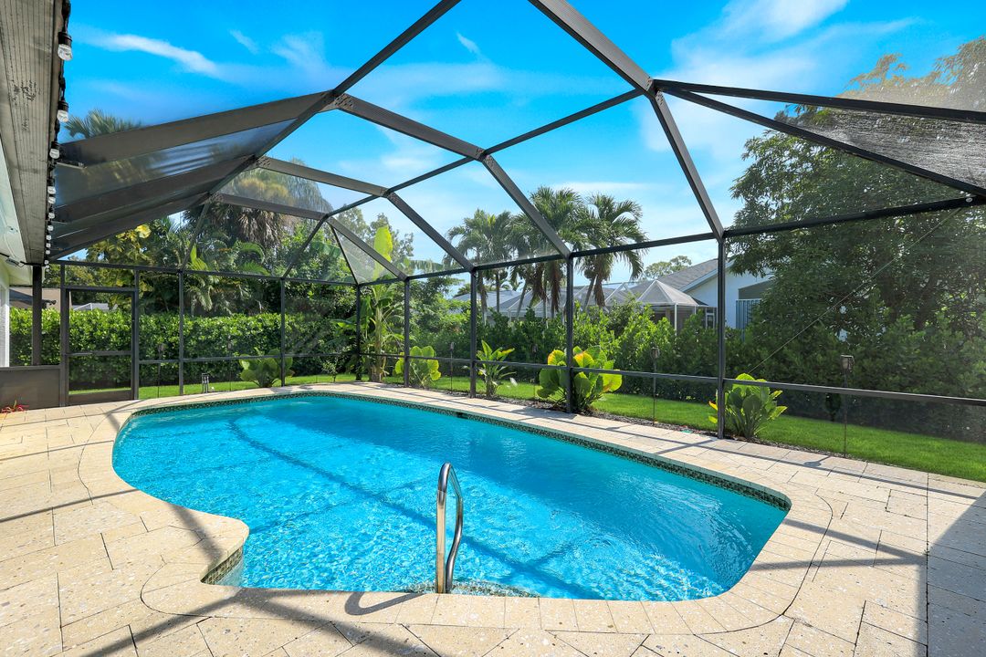 520 Raven Way, Naples, FL 34110