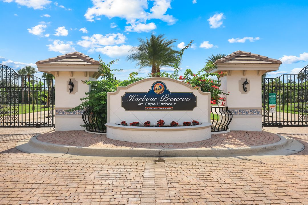 5858 Harbour Preserve Cir, Cape Coral, FL 33914