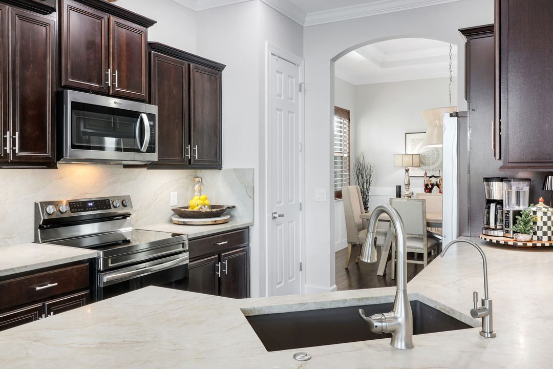 8783 Coastline Ct #202, Naples, FL 34120