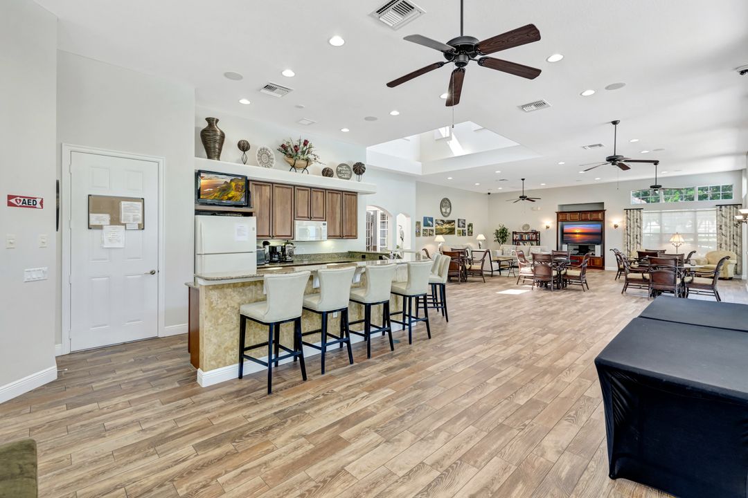 7842 Hawthorne Dr #1703, Naples, FL 34113