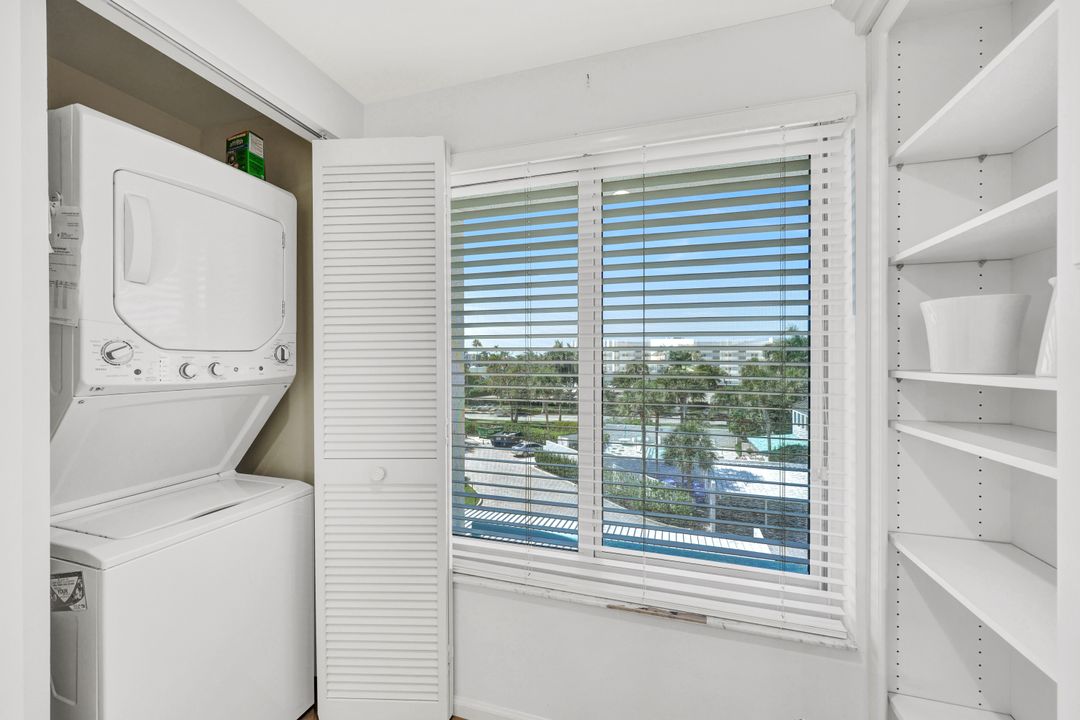 255 Park Shore Dr #341, Naples, FL 34103