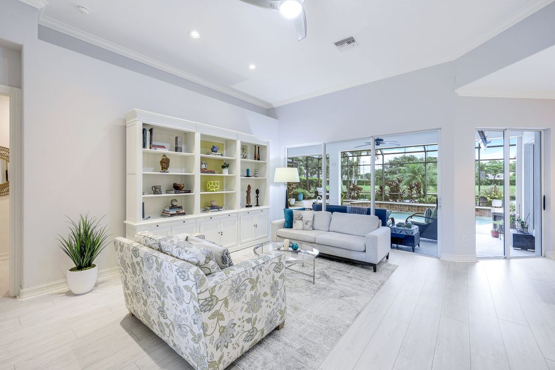 6053 Dogleg Dr, Naples, FL 34113