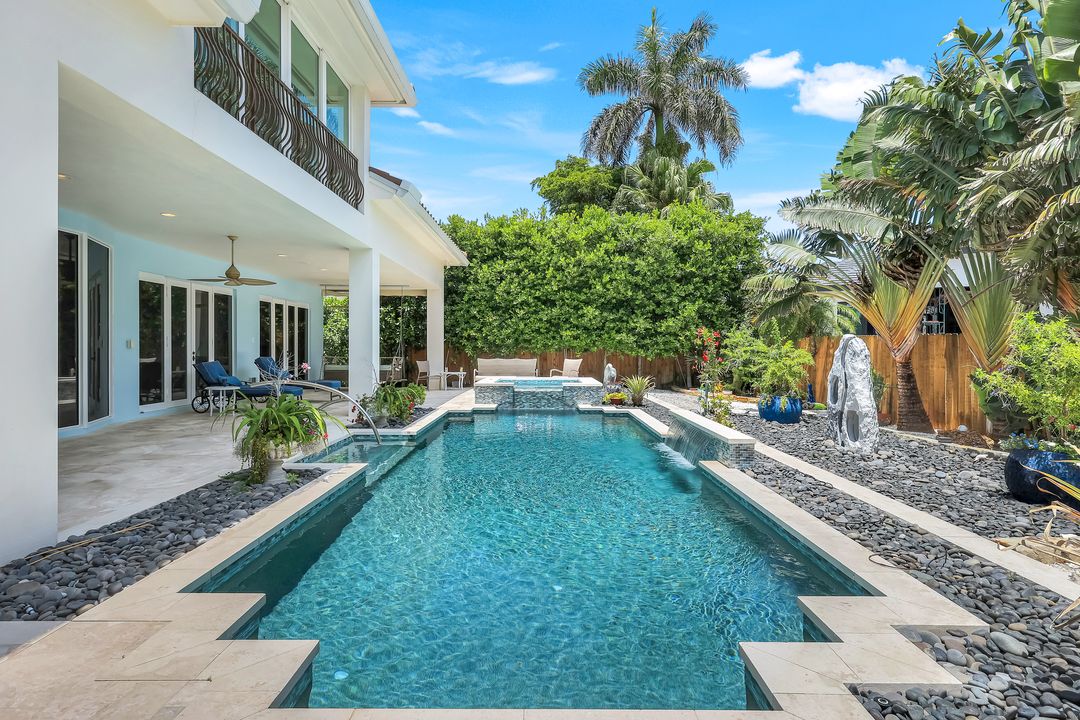 491 Wedge Dr, Naples, FL 34103