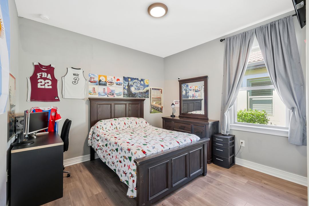 16188 Aberdeen Ave, Naples, FL 34110