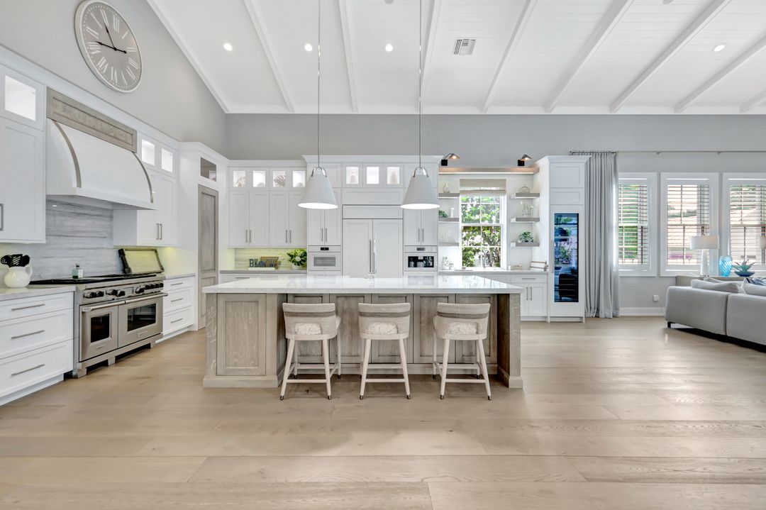 160 Broad Ave S, Naples, FL 34102
