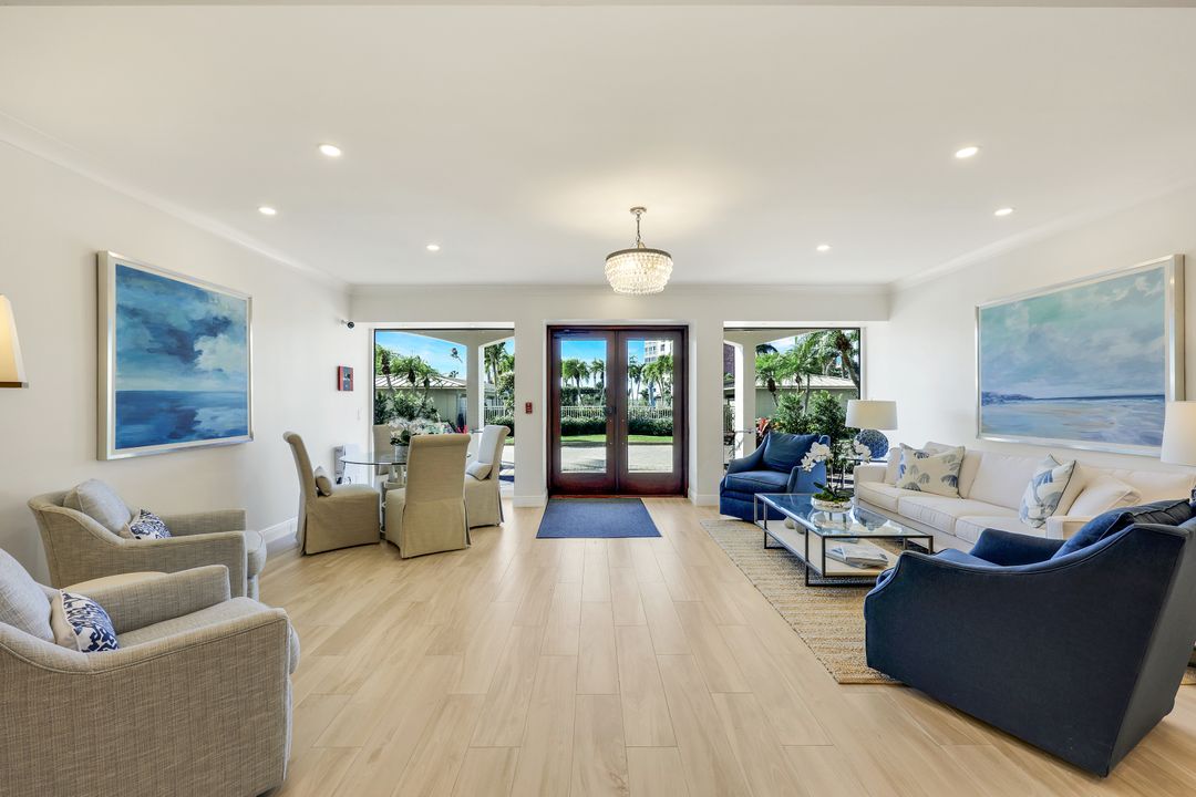 2750 Gulf Shore Blvd N #402, Naples, FL 34103