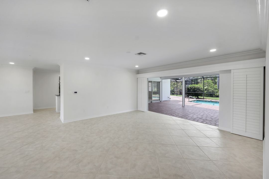 750 Southern Pines Dr, Naples, FL 34103