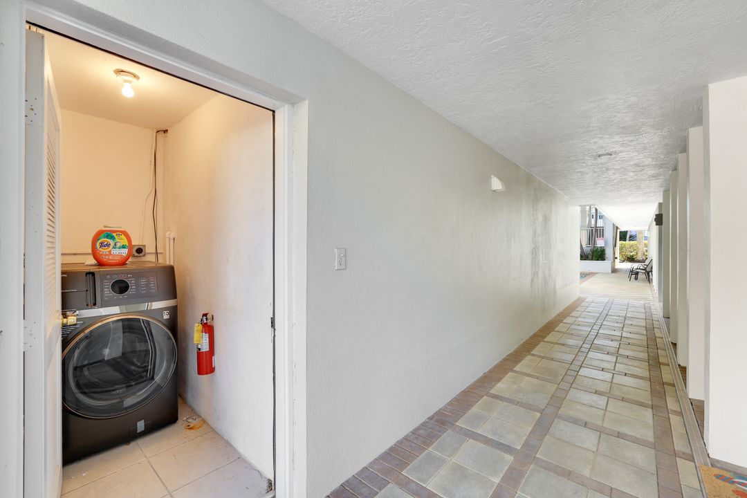175 5th Ave S #107, Naples, FL 34102