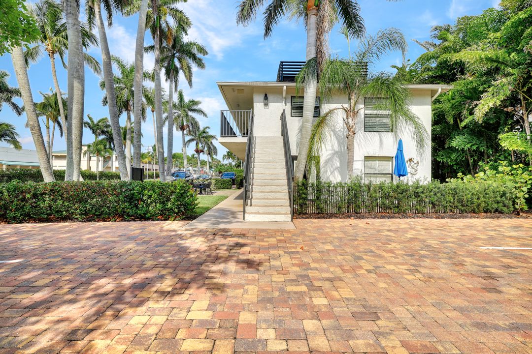 655 8th Ave S #6, Naples, FL 34102