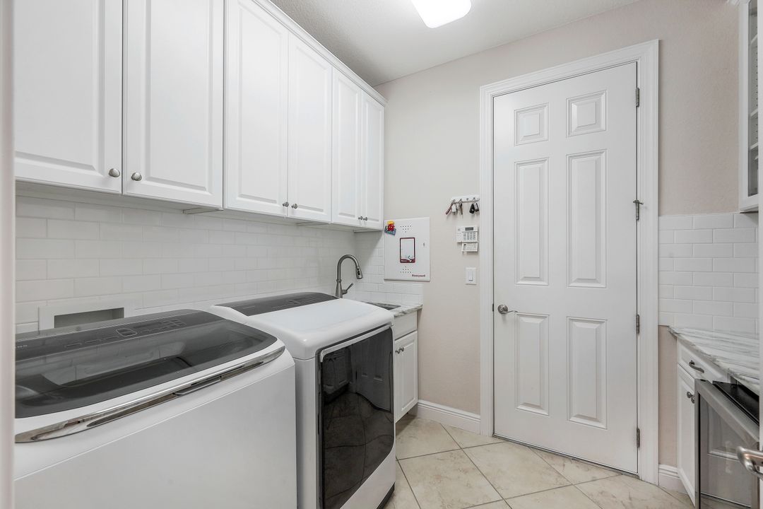 9973 Alhambra Ln, Bonita Springs, FL 34135