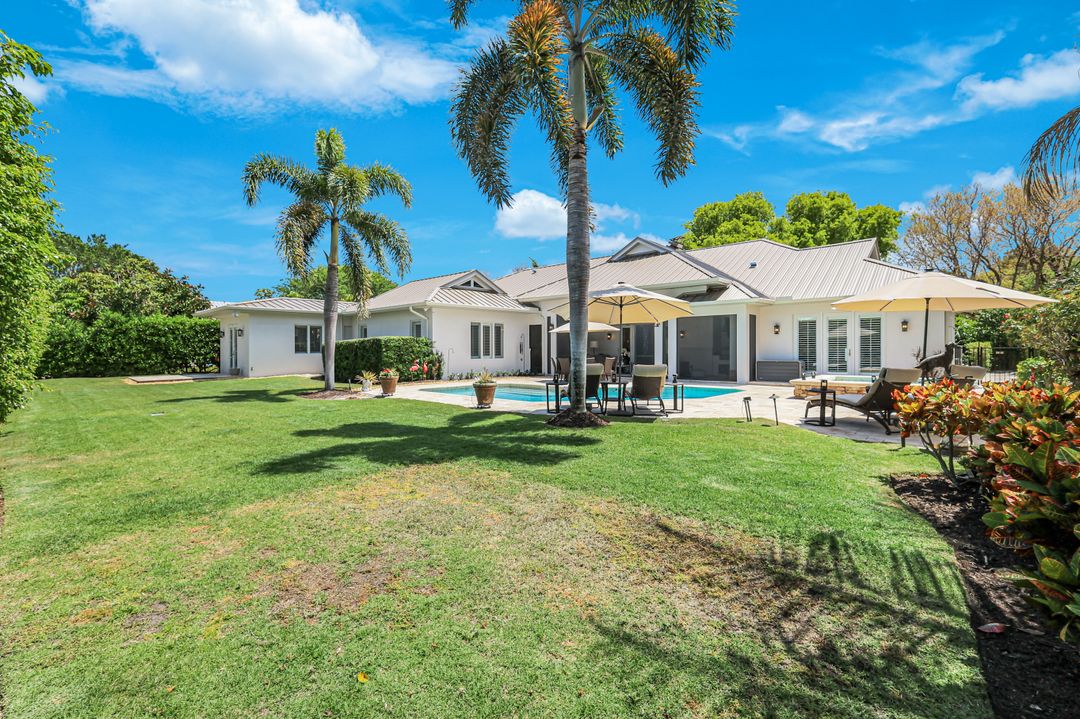 641 Pine Ct, Naples, FL 34102