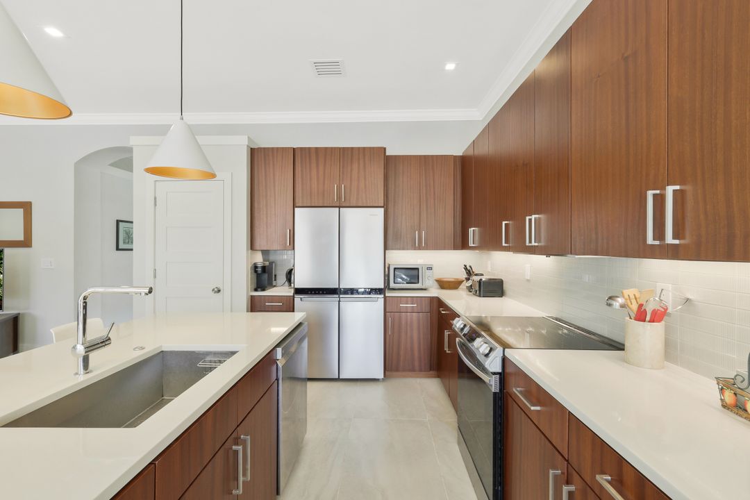 5717 Lago Villaggio Way, Naples, FL 34104